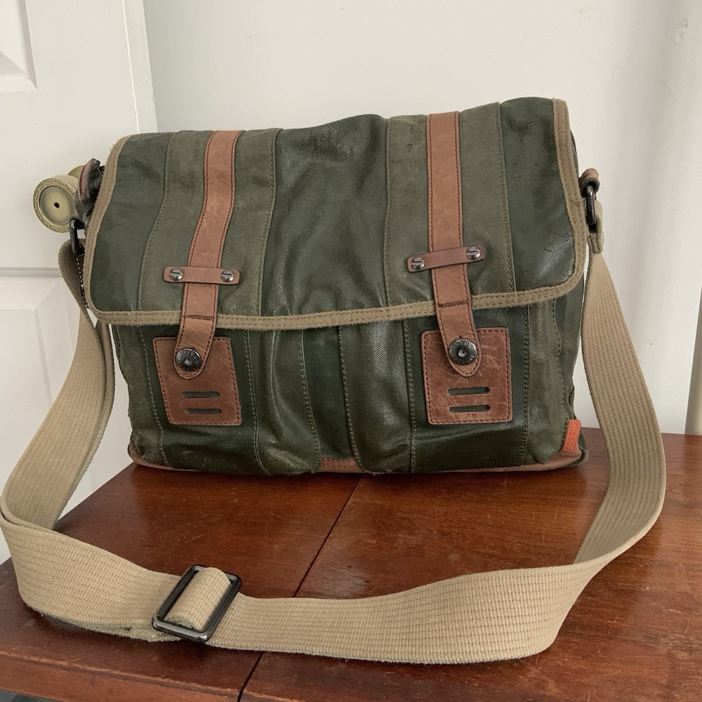 VTG Fossil Supply Co Green Canvas w Leather Messenger Bag Crossbody Rugged Style